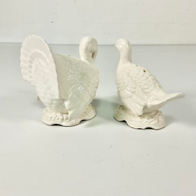 1980s Vintage Arts & Crafts Americana Ceramic Thanksgiving Turkey Salt & Pepper Shakers - A Pair For Sale - Image 14 of 15