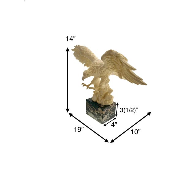 Vintage Italian alabaster eagle on marble base by Santini. Intricately crafted majestic presence. Condition: in vintage...