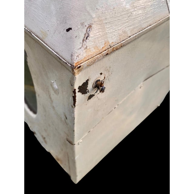 1930s Vintage and Original 1930’s Flour Bin/Sifter for Hoosier Cabinet For Sale - Image 5 of 17