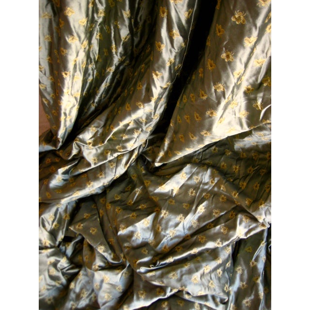 French 1980s French Empire Napoleon Style Green Silk Large Pair of Curtains ( 5 Pairs Available ) For Sale - Image 3 of 15