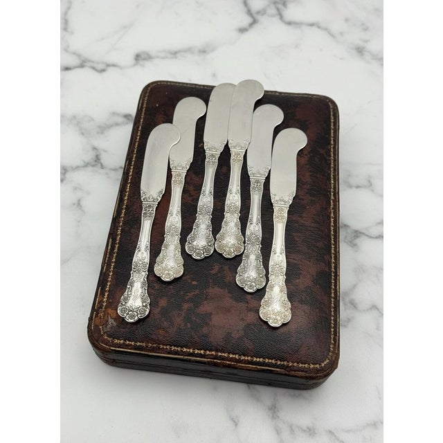 Silver 6 Sterling Gorham Buttercup Butter Knives Spreaders Pat 1900 Monogram G - 142.6g For Sale - Image 8 of 8
