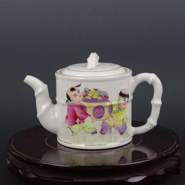 H-12cm,W-10.5cm,Volume-300ml. Experience the beauty and tradition of Chinese craftsmanship with our Vintage Porcelain Tea...