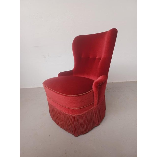 Danish armchair reupholstered in red velvet Armchair from the beginning of the 1900s reupholstered in red velvet with new...