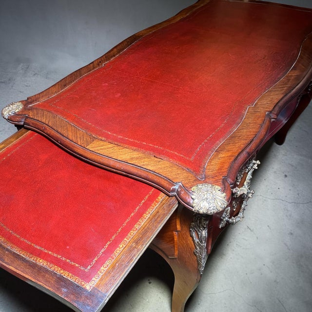 19th-Century French Louis XV Kingwood Bureau Plat With Leather Top and Bronze Mounts For Sale - Image 15 of 18