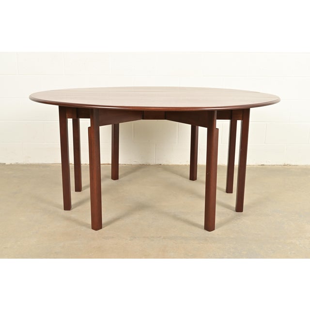A gorgeous Georgian or Chippendale style solid mahogany gate leg drop leaf dining table, breakfast table, or game table....