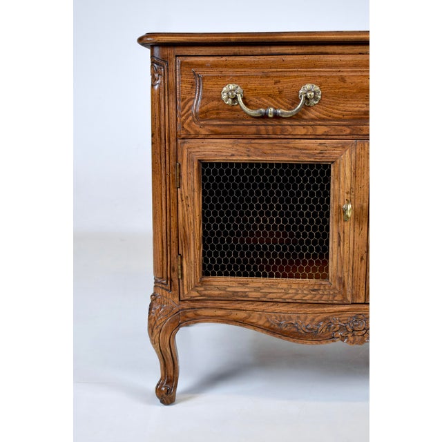 Henredon French Provincial Nightstands, Carved Oak & Brass, 1980s, Usa For Sale - Image 11 of 12