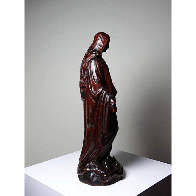 1920s Vintage Religious Sculpture of the Virgin Mary in Carved Wood, 1920s For Sale - Image 5 of 16