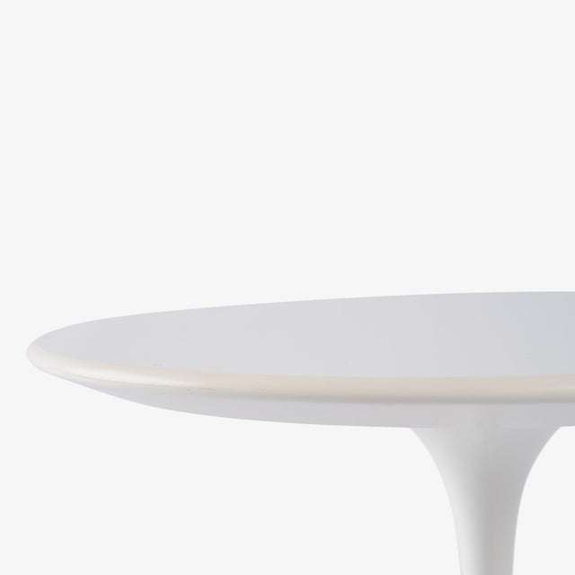 Saarinen 20" Tulip Pedestal Side Table in White Laminate For Sale In New York - Image 6 of 8