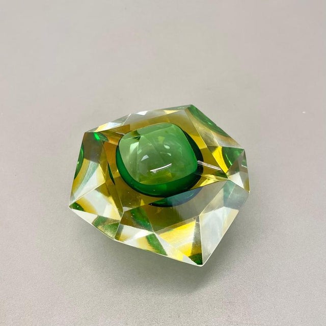 Murano Glass Faceted Diamond Sommerso Bowl Element Ashtray, 1970s For Sale - Image 4 of 18