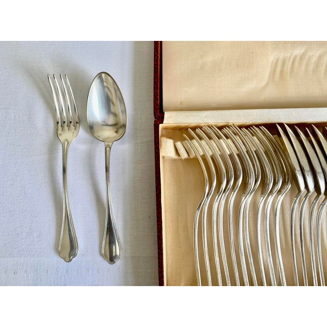 Vintage French Boulenger Box Silver Plated Dinner Spoons and Forks Cutlery, 1935, Set of 22 For Sale - Image 10 of 11