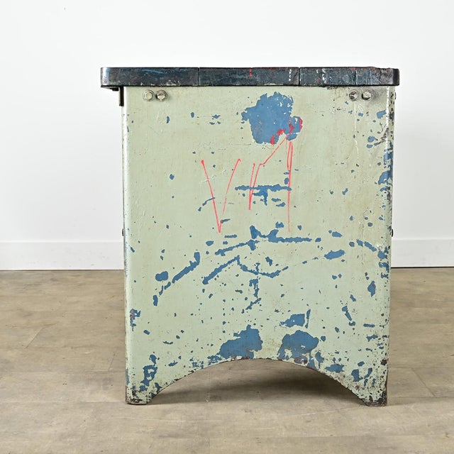 French French 20th Century Industrial Work Bench For Sale - Image 3 of 11