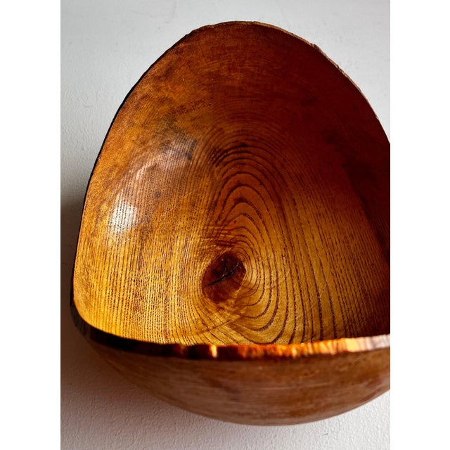 Mid-Century Modern Late 20th Century Rustic Ash Wood Bowl with Natural Edge For Sale - Image 3 of 12