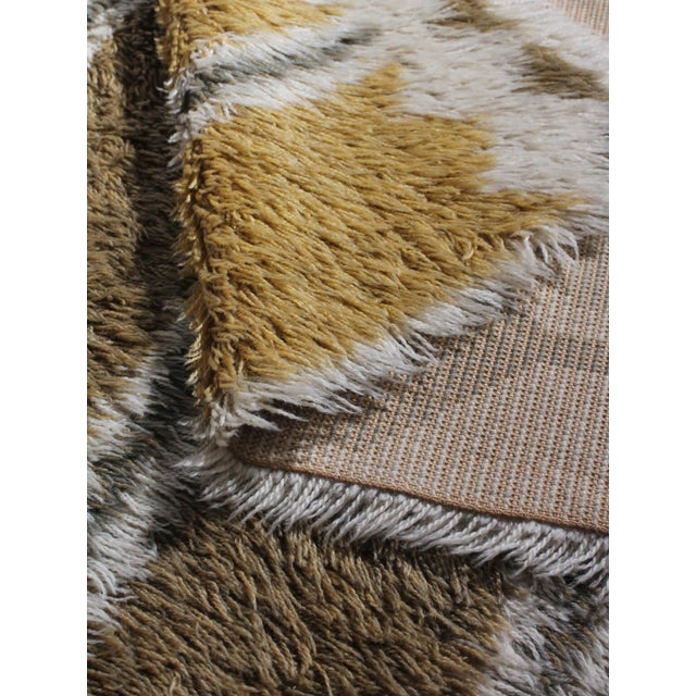 Swedish Rya Wool Rug in Natural Yellow and Grey, 1960 For Sale - Image 3 of 5