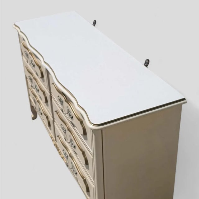 Postmodern Vintage French Provincial Cream and Gold Dresser With Mirror – 1970s For Sale - Image 3 of 11