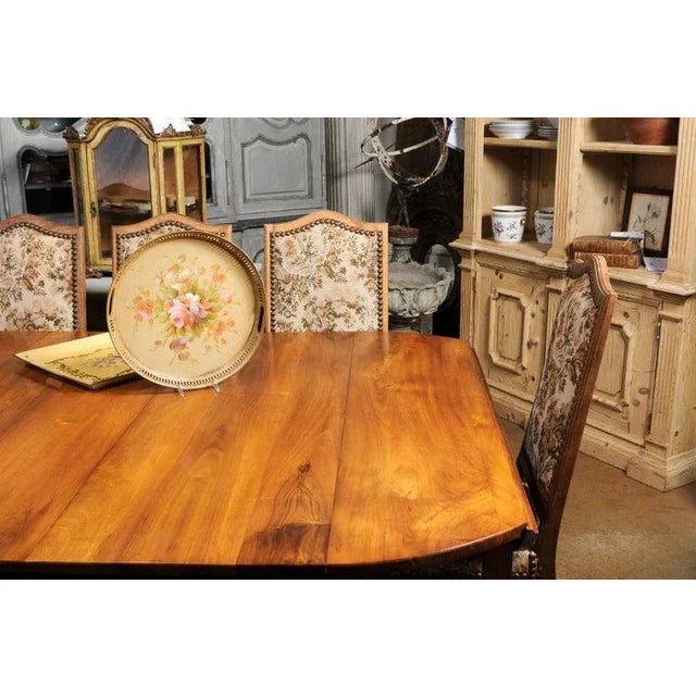 Beige Early 20th Century French Tôle Tray with Hand-Painted Bouquet of Roses and Pierced Gallery For Sale - Image 8 of 12