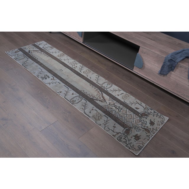Cream 1970s Vintage Handwoven Turkish Runner - Neutral Cream & Brown Striped Rug For Sale - Image 8 of 9
