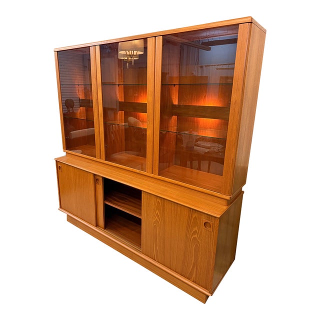 Vintage 1970s Dyrlund Danish Modern Teak Lighted Hutch & Bar Cabinet Wall Unit For Sale