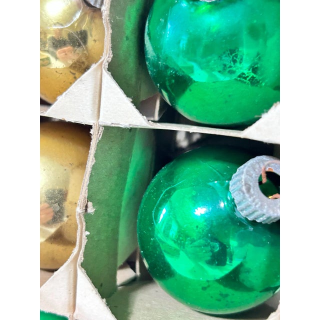 Vintage Shiny Brite Green and Gold Glass Christmas Ornaments – Set of 12 in Original Box For Sale - Image 11 of 12