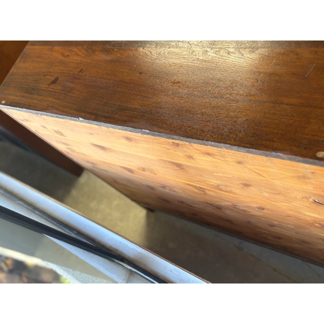 Traditional Late 18th Century Federal Period Mahogany Chest of Drawers For Sale - Image 3 of 9