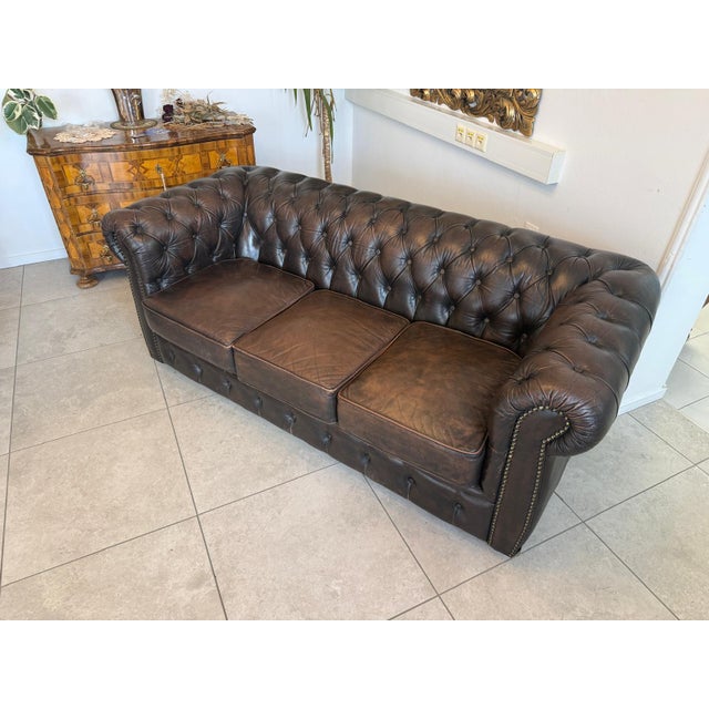Chesterfield Three Seater Club Sofa from Zigarrenbraun For Sale - Image 4 of 18