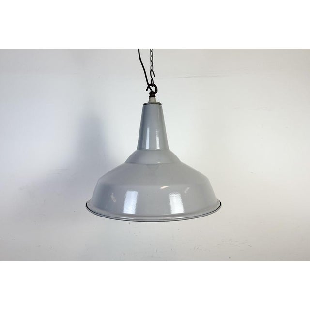 Industrial grey enamel factory pendant light made by benjamin in united kingdom during the 1960s. White enamel inside the...