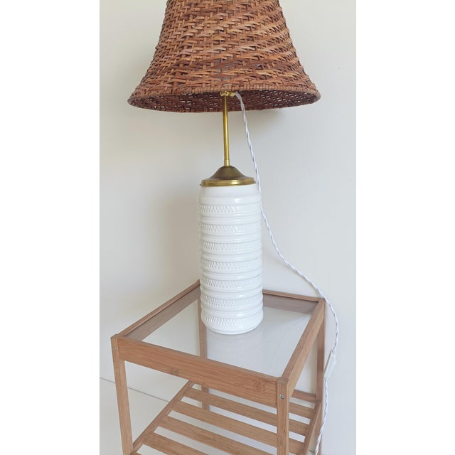 1960s Mid-Century Marbella Style White Ceramic, Brass and Wicker Table Lamp from Carstens Tönnieshof, 1960s For Sale - Image 5 of 15