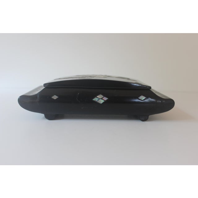 Mid 20th Century Vintage Black Lacquer and Abalone Shell Lidded Trinket Box With Mid-Century Modern Deer Inlay For Sale - Image 6 of 12