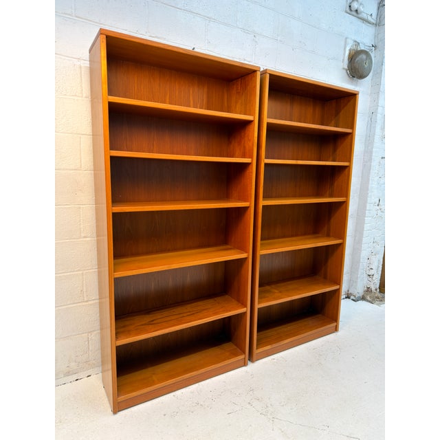 Pair of Vintage Teak Bookcases by Sun Cabinet Co. For Sale - Image 4 of 9