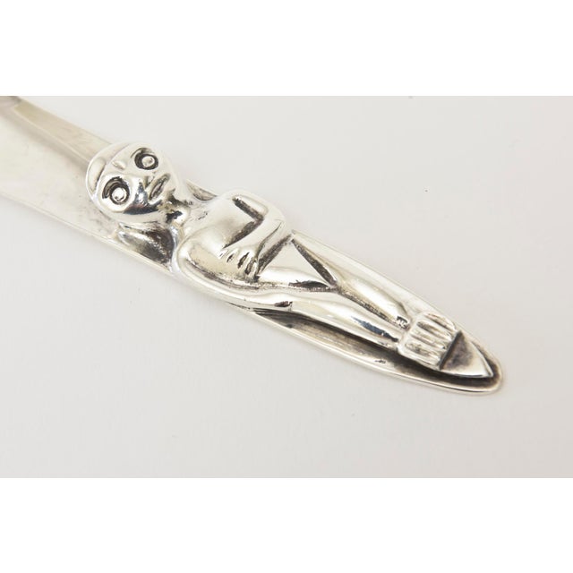 1980s Hand Wrought Sculptural Silver Plate Salad Servers Signed Acme Bates, Canada 1980's For Sale - Image 5 of 10