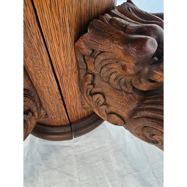 Victorian Antique 1890s Round Tiger Oak Dining Table With Carved Lion Heads For Sale - Image 11 of 16