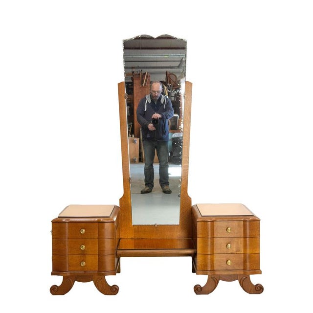 Vanity dressing table with central mirror and little drawer circa 1950 Oak and coral-colored beveled mirror. Three drawers...