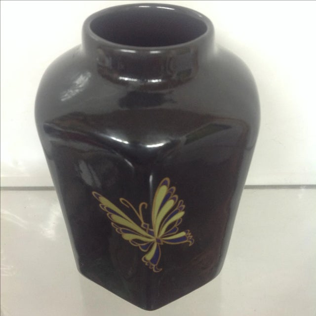 Chinoiserie Bob Mackie Black Lacquer Porcelain Faceted Vase For Sale - Image 3 of 6
