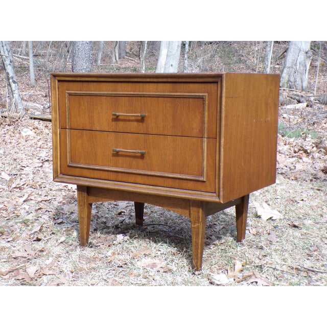 Vintage Mid Century Modern Bassett Furniture Walnut Nightstand End Table For Sale - Image 9 of 12