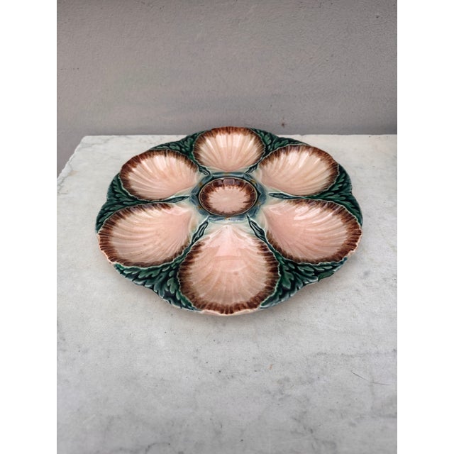 Majolica oyster plate Sarreguemines Digoin , circa 1920. 6 shells and space for the lemon on the center.