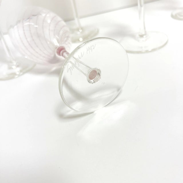 1980s Hand Blown Stephen Smyers Signed Pink Swirl Glass Champagne Flutes—Set of 6 For Sale In San Antonio - Image 6 of 6