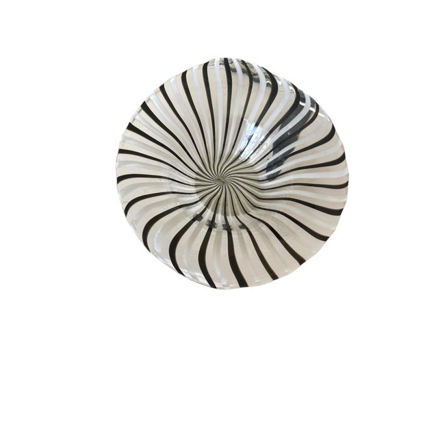 1960s Dino Martens Mid Century Modernist Murano Art Glass Mezza Filigrana Bianco Nero Swirl Freeform Oval Decorative Bowl For Sale - Image 9 of 14