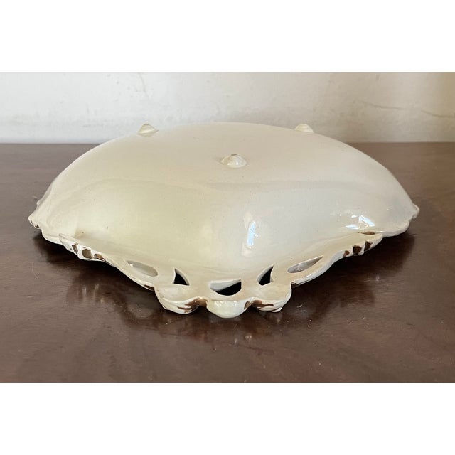 Antique 18th Century Wedgwood Creamware Rococo Sea Shell Form Dish With Feathered Edge For Sale - Image 15 of 15
