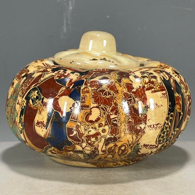 Antique Japanese Satsuma Lidded Jar With Hand-Painted Figural Scenes For Sale In Los Angeles - Image 6 of 9