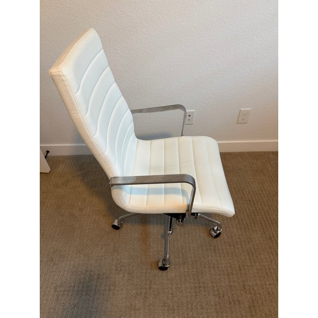 Mid-Century Modern Soho II White Leather Office Chair For Sale - Image 3 of 4