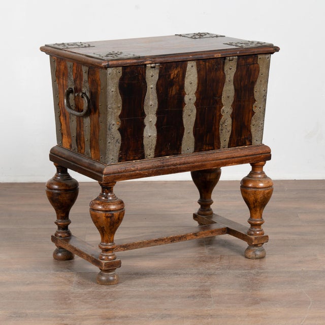Early 19th-Century Swedish Pine Lockbox Trunk Raised on Turned Legs For Sale - Image 11 of 11
