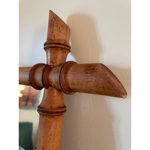 Rectangular bamboo mirror from the 1960s/1970s. Some minor chips on the mirror. In good vintage condition (see photos)....