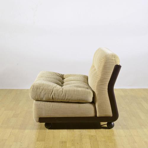 Amanta Lounge Chair in Beige Corduroy with Fiberglass Shell by Mario Bellini for C&B Italia, 1970s For Sale - Image 4 of 9