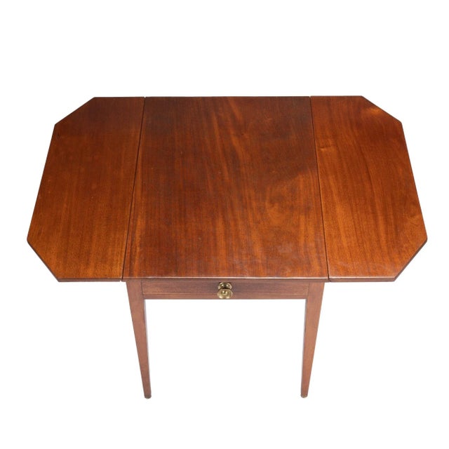 Massachusetts Hepplewhite Drop Leaf Pembroke Table (1790-1810) For Sale - Image 12 of 13