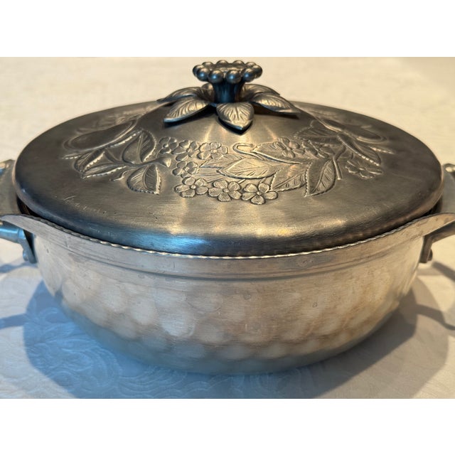 Metal 1950s Everlast Forged Aluminum Covered Casserole For Sale - Image 7 of 14