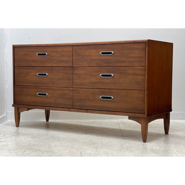 1970s Vintage Mid-Century Modern Drexel Lowboy Dresser, 6-Drawer Walnut-Tone Case With Dovetail Joinery and Original Recessed Hardware For Sale In Seattle - Image 6 of 8