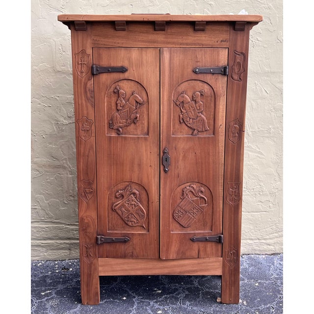Early 20th Century Spanish Gothic Style Walnut Entry Wardrobe with Five hangers and carvings For Sale - Image 16 of 18