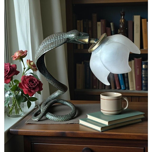 Mid 20th Century Italian Art Deco Table Lamp in Metal and Frosted Glass For Sale - Image 17 of 18