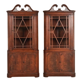 Baker Furniture Style Georgian Flame Mahogany Corner Cabinets, Pair For Sale