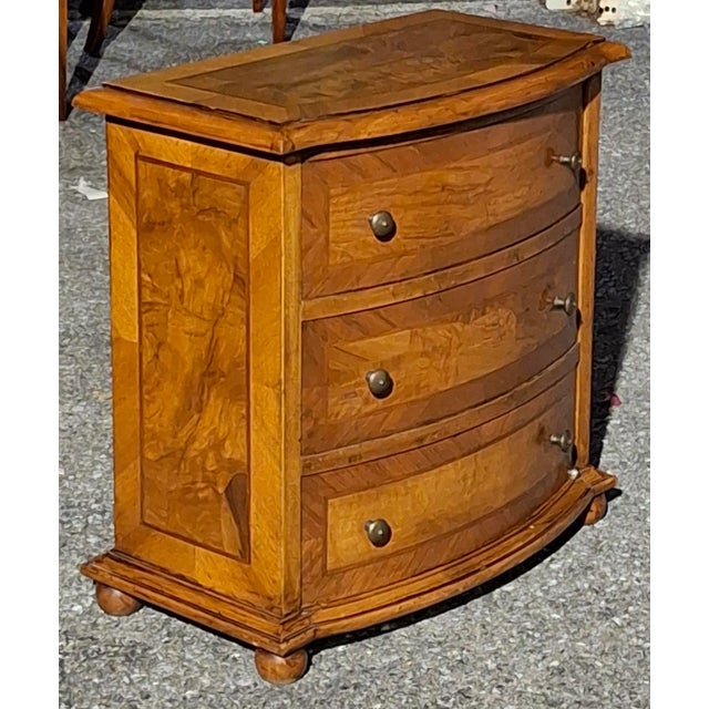 Italian 20th Century Italian Crossbanded Walnut Side Cabinet For Sale - Image 3 of 9