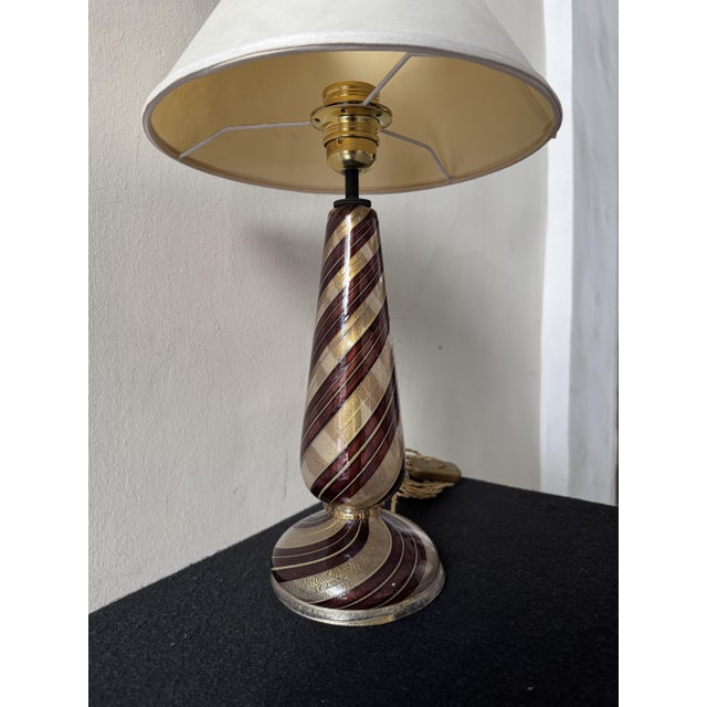 Murano glass table lamp by Ercole Barovier for Barovier & Toso, made in the 1950s. The base features a refined twisted...